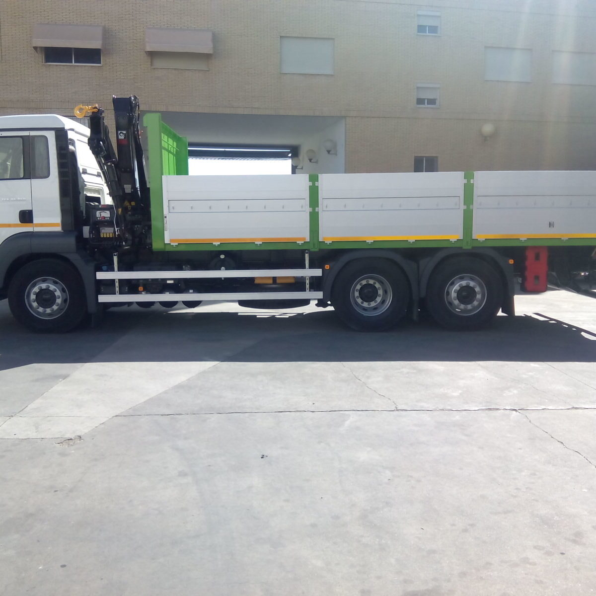 Grua Hiab con caja fija portalones aluminio
