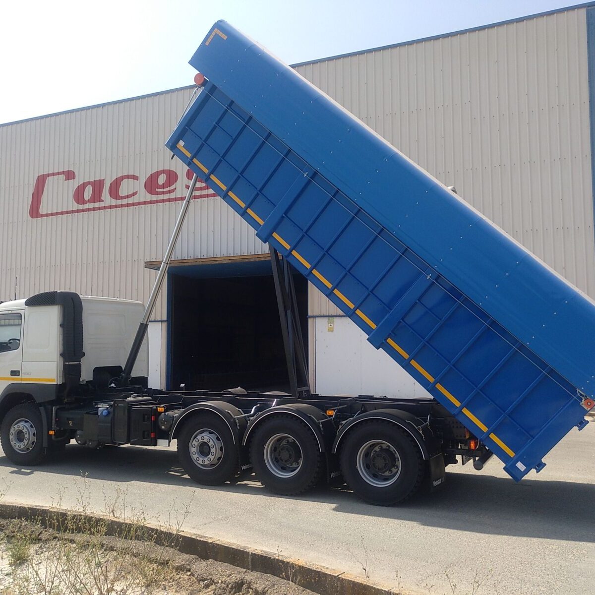 Basculante comercial con toldo