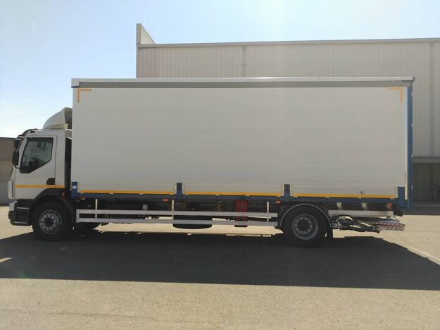Semi Tauliner con plataforma retractil