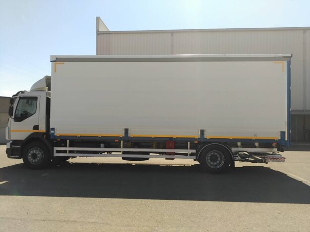 Semi Tauliner con plataforma retractil